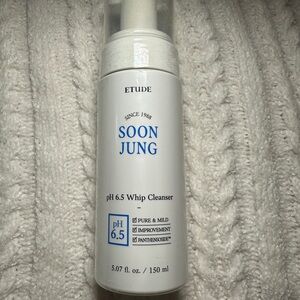 Etude Soon Jung pH 6.5 Whip Cleanser (150 ml)